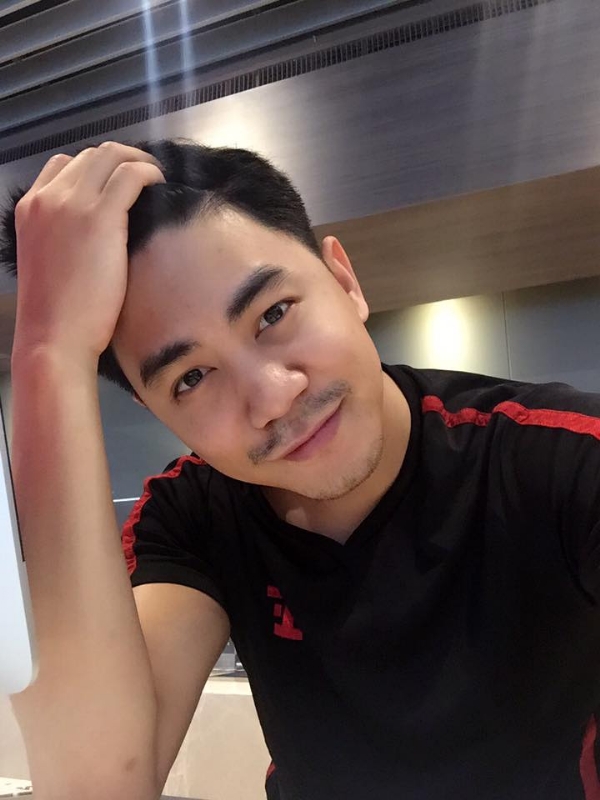 李的第一张照片--香港王婆说媒