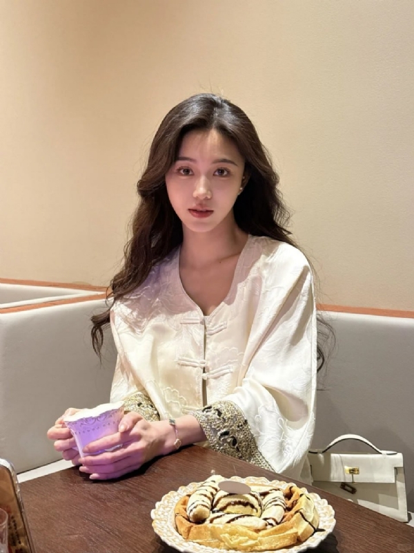 Anna的第一张照片--香港王婆说媒